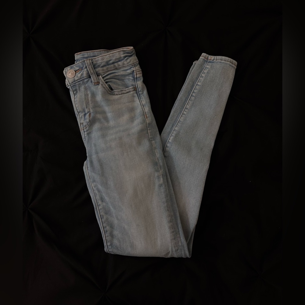 American Eagle light wash denim jeans